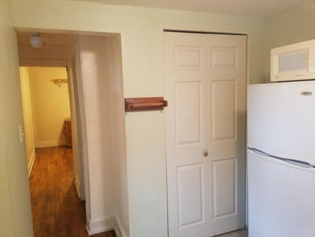 Building Photo - 1 bedroom in CHICAGO IL 60634