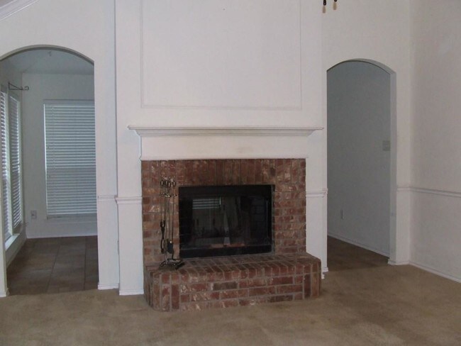 Building Photo - 131 Post Oak Dr