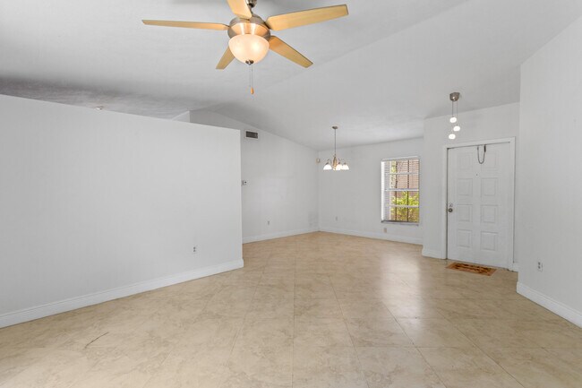 Foto del edificio - 13945 Langley Pl