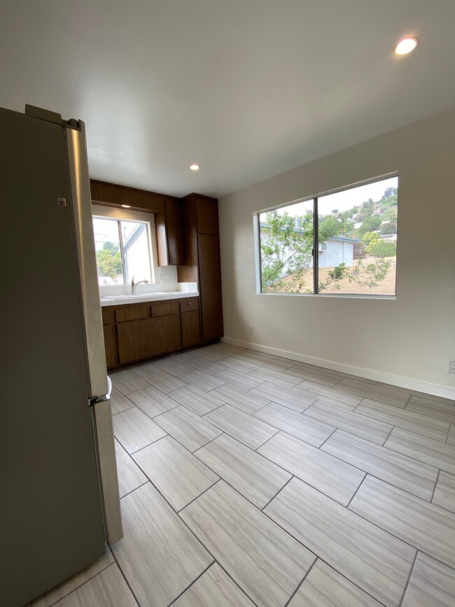 Kitchen - 3019 Chaucer St