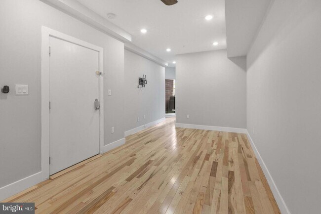 Building Photo - 1142 Frankford Ave