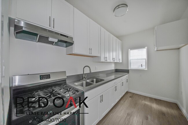Building Photo - 410 N Coronado St