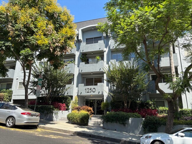 Foto del edificio - 1250 N Kings Rd