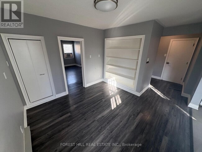 Building Photo - 739 The Queensway