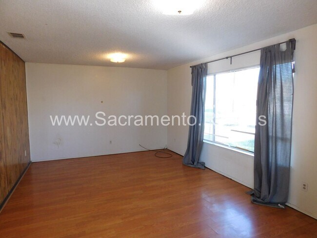 Building Photo - 3 br, 1 bath House - 4008 32nd Street