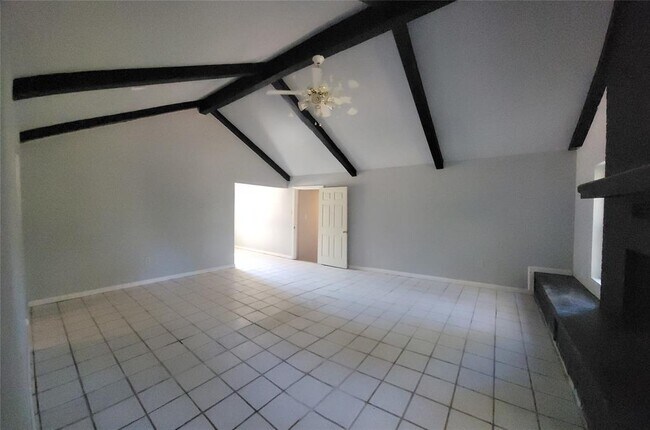 Building Photo - 11849 Doty Dr