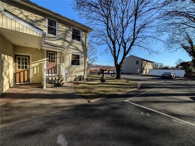 Foto del edificio - 1423 Manville Rd