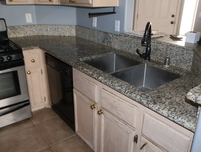 Foto del edificio - Single Story remodeled home