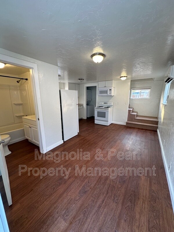 Building Photo - 617 S 10th Ave