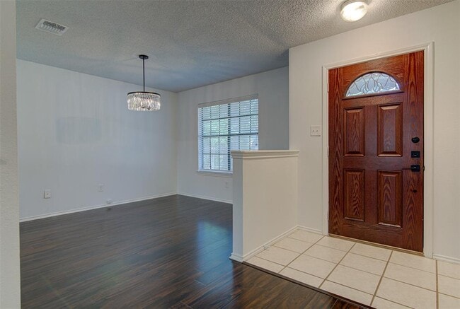 Building Photo - 13001 Campos Dr