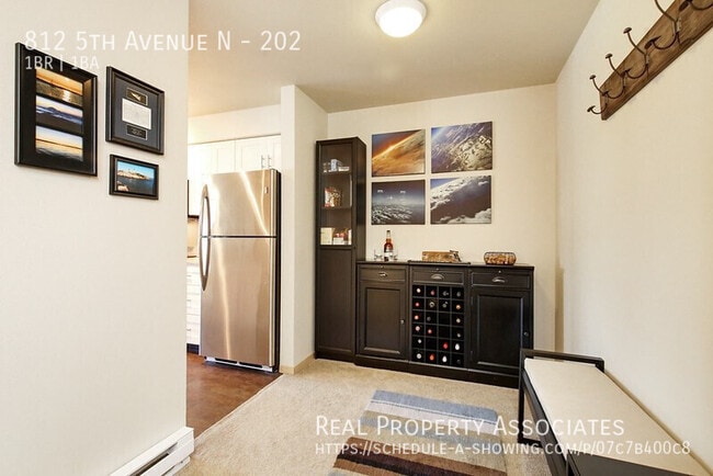 Building Photo - 812 5th Ave N