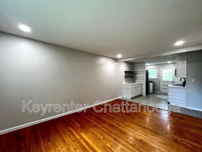 Building Photo - 904 Tremont St