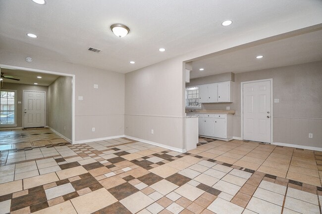 Building Photo - 515 Westside Ct