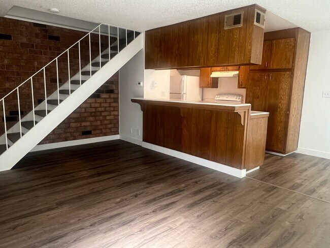 Foto del edificio - UPDATED 2 BEDROOM CONDO w/ 1 CAR GARAGE!!