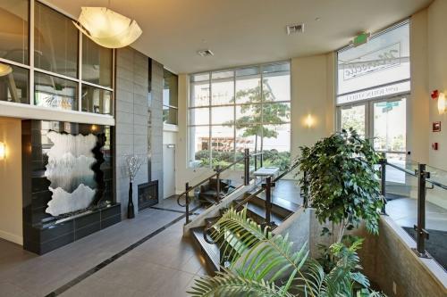 Building Photo - 2 bedroom in Seattle WA 98109