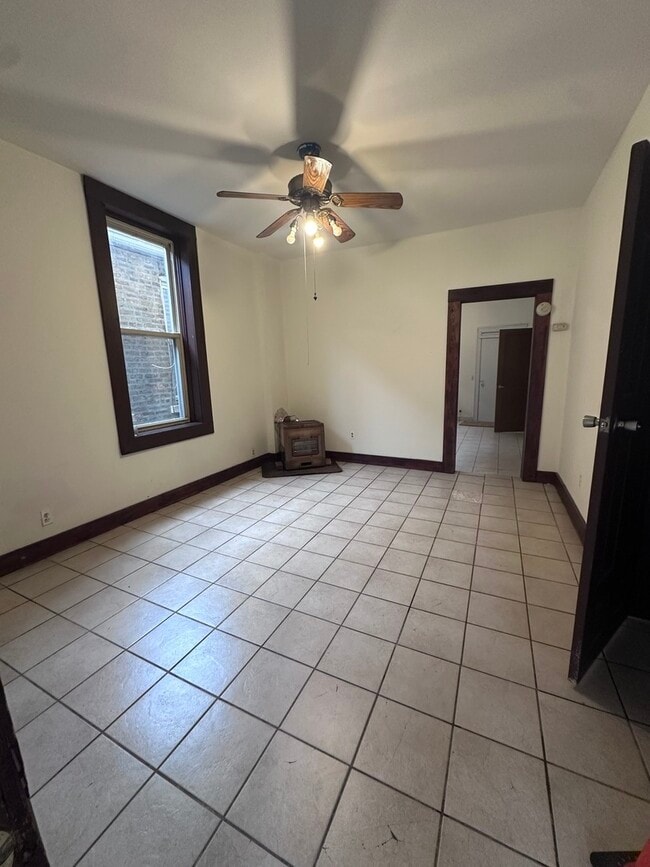 Building Photo - 2224 W Cullerton St