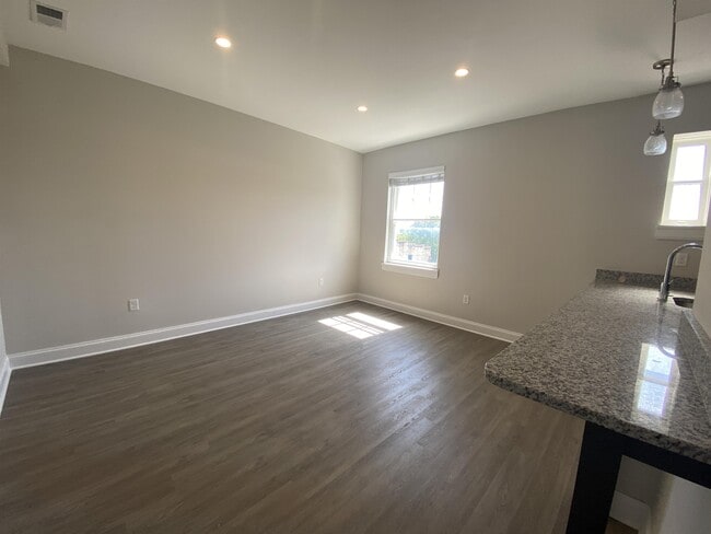 Building Photo - 102 W Martin St