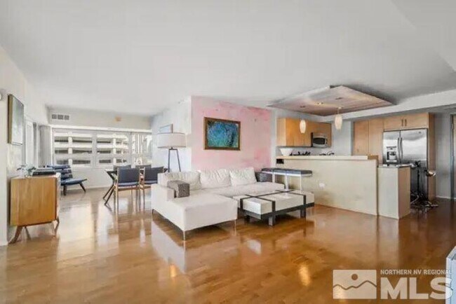 Foto del edificio - 255 N Sierra St