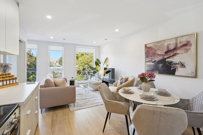 Building Photo - 2118 Rue Bercy