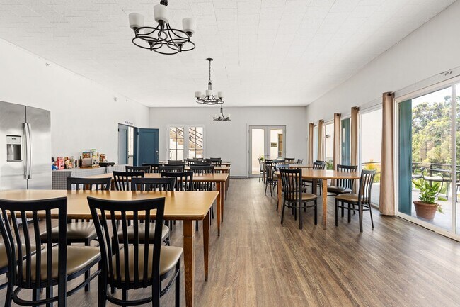 Foto del edificio - 832 Hilgard Ave