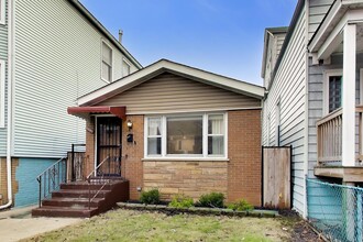 Building Photo - 3321 N Whipple St