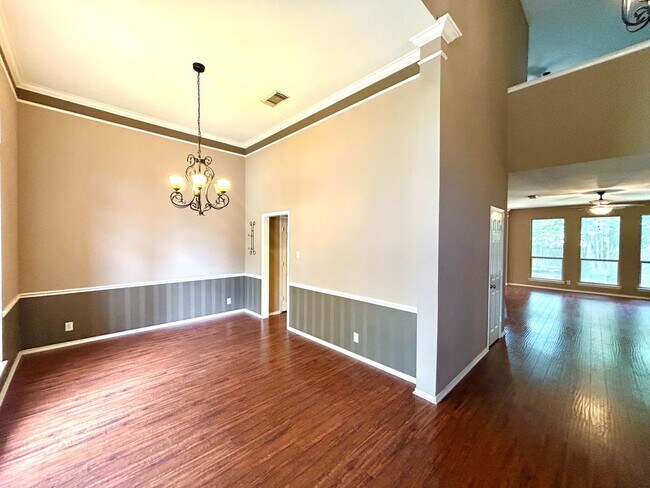 Foto del edificio - 8807 Brae Ridge Dr