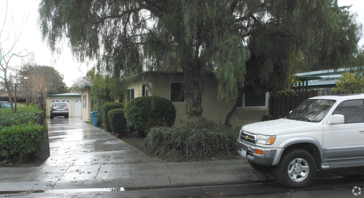 Building Photo - 674-676 Bryson Ave