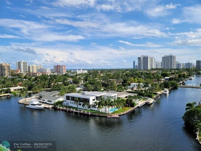 Building Photo - 401 Golden Isles Dr