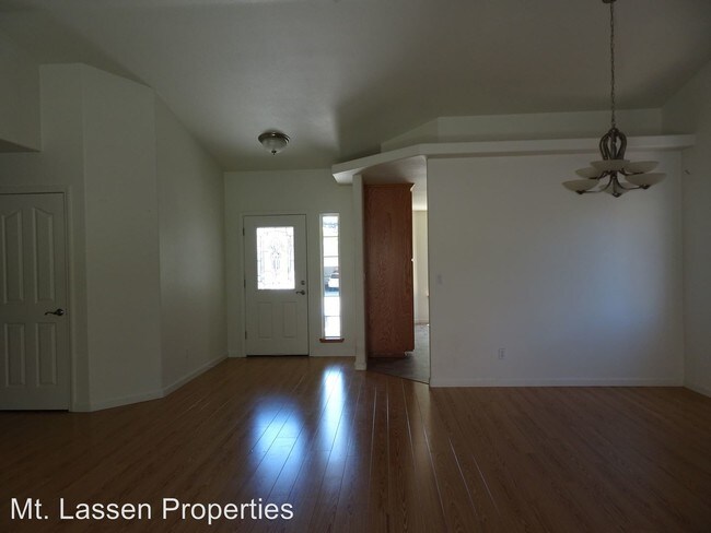 Building Photo - 1295 Shadow Mountain Dr