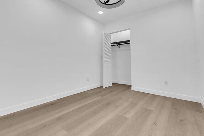 Building Photo - 5518 Denker Ave