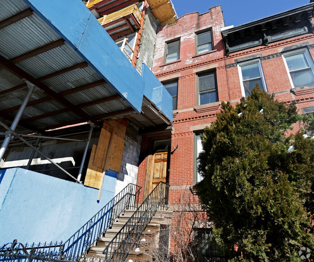 Building Photo - 703 Union St