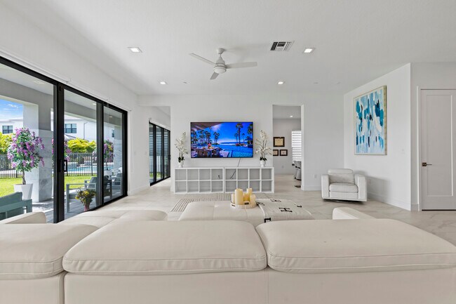 Building Photo - 12884 Wingspan Ct