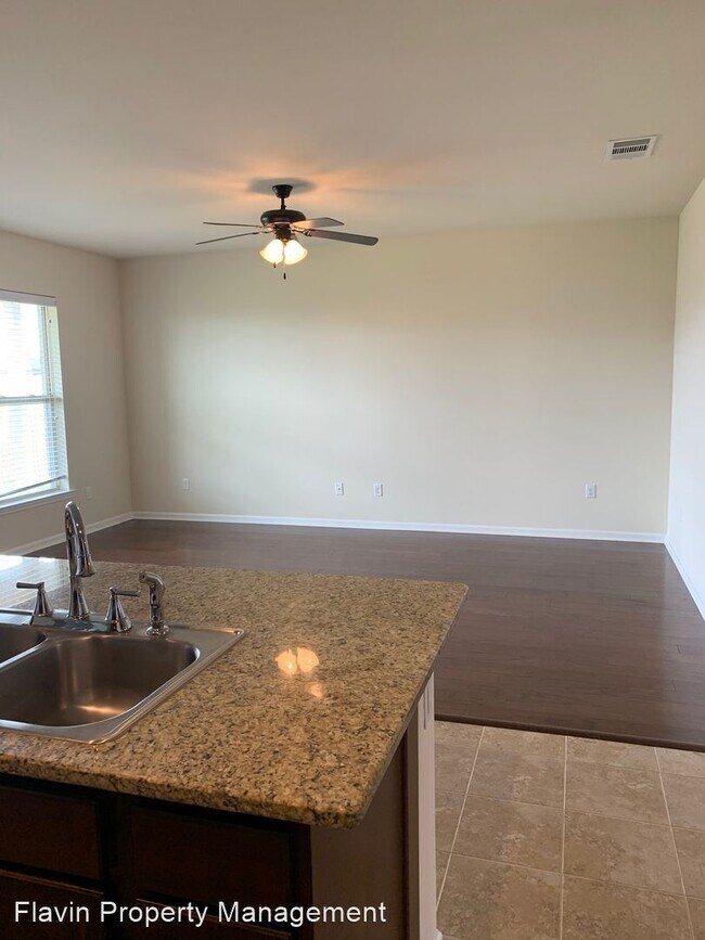 Foto del edificio - 3 br, 2 bath House - 5411 Heberts Pass