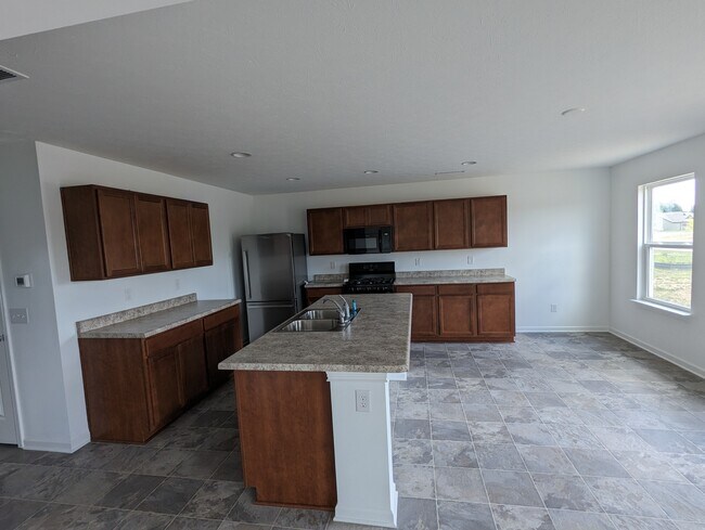 Building Photo - 10525 Broadford St