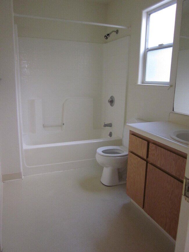 Building Photo - 147 Hunolt St