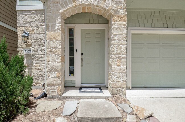 Foto del edificio - 3307 Home Point Dr