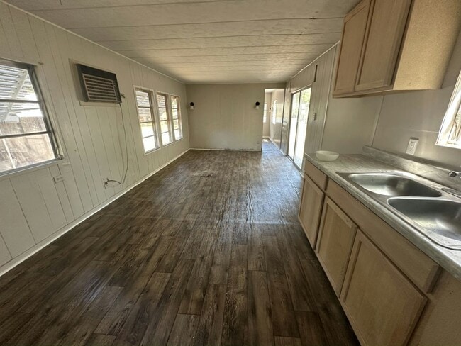 Building Photo - 130 S Suncoast Blvd