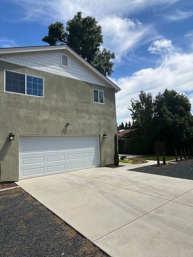 Foto del edificio - 1129 Stewart Ave