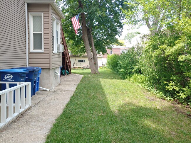 Foto del edificio - 1422 Oakwood Ave