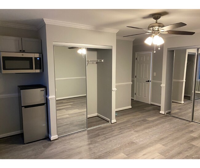 Building Photo - 15 Village Rd