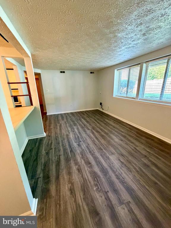 Foto del edificio - 8030 Abbey Ct