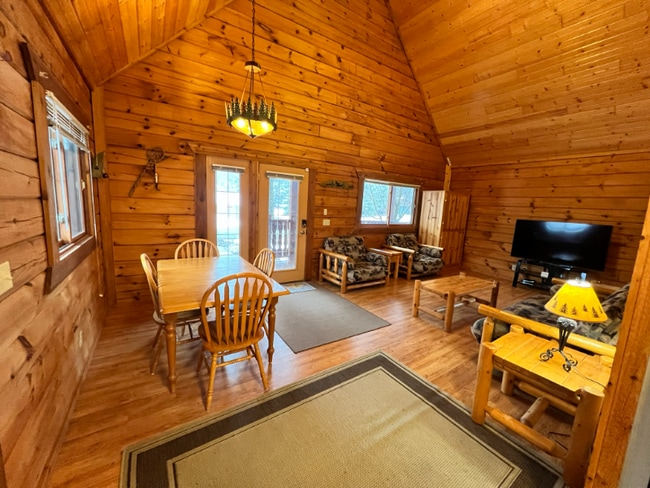 Building Photo - 207 Blossom Dr