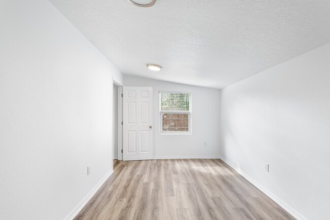 Building Photo - Tampa Back House 3722