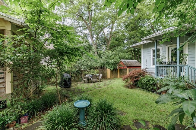 Building Photo - 145.5 HILLSIDE ST | 1 BED 1 BATH COTTAGE