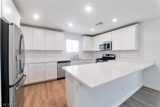 Building Photo - 10723 Burton Grove Ave