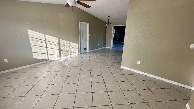 Foto del edificio - 1218 Sultana St