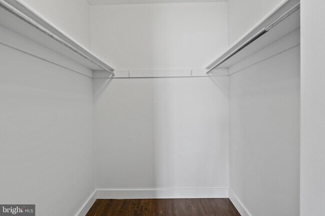 Foto del edificio - 11240 Chestnut Grove Square