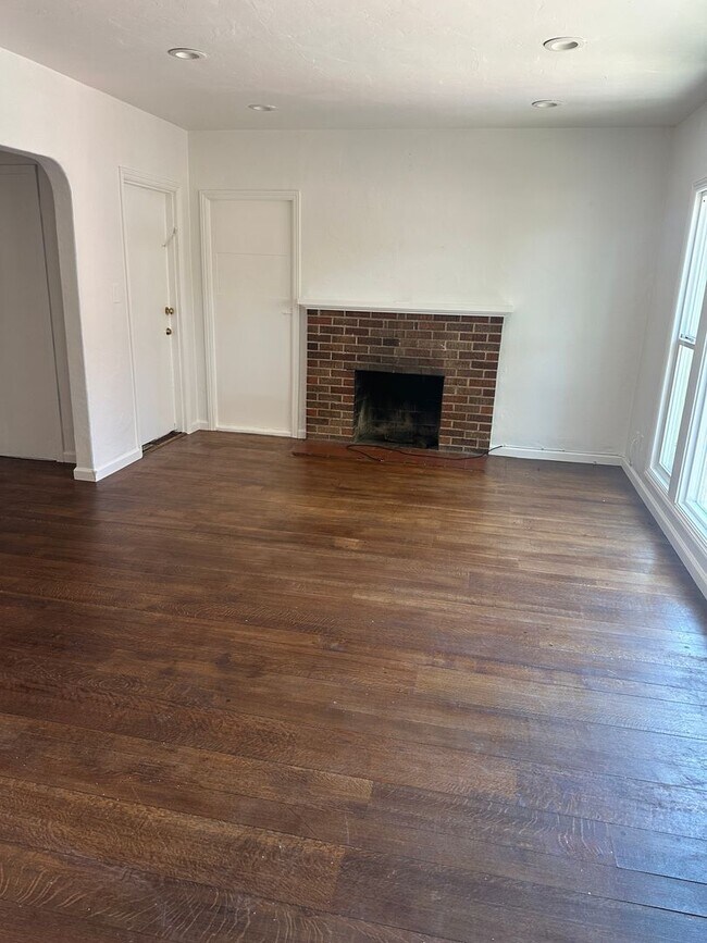 Building Photo - Spacious 2 bedroom in great San Leandro neighborhood