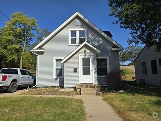 Building Photo - 2203 Villa Ave