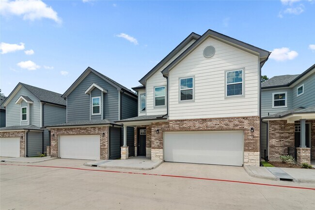 Building Photo - 28328 Birnham Woods Dr